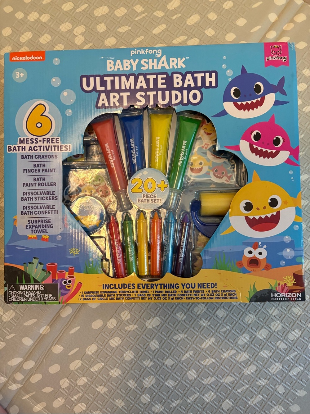 NEW Baby Shark Ultimate Bath Art Studio - Multi-Color